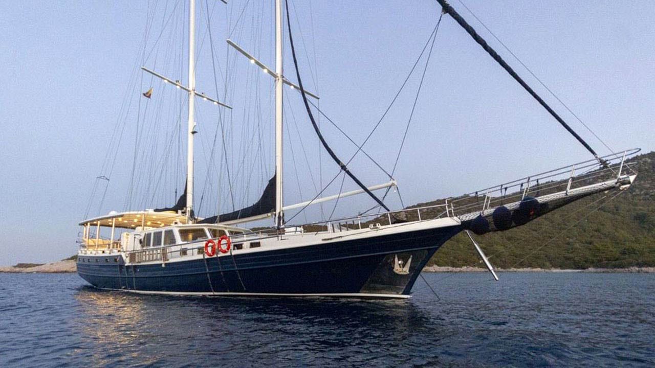 yacht